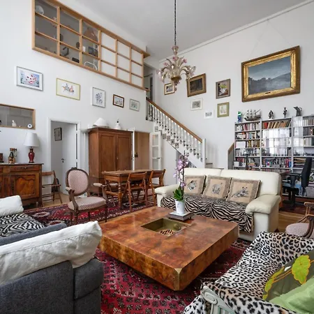 Veeve - Double Height Delight Apartment